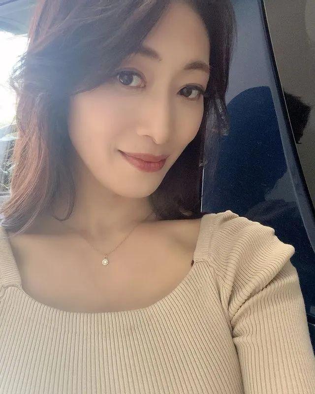 小早川憐子最新動態(tài)，從熒屏到現(xiàn)實，她的魅力持續(xù)閃耀